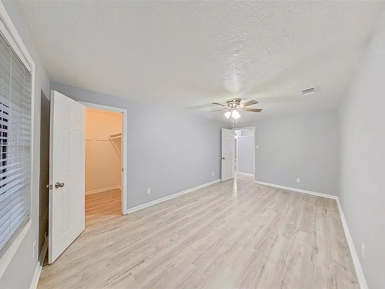 4002 Prudence Dr — Photo 8