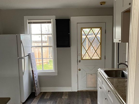 4th image of 1002 E 47th St