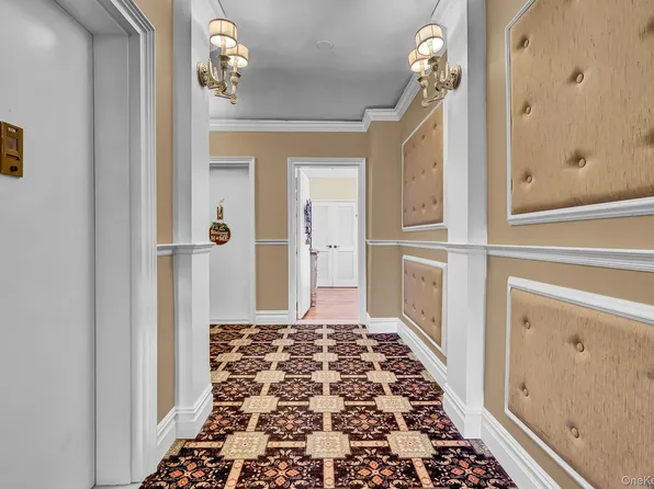 111 7th Street #304, Garden City, NY 11530