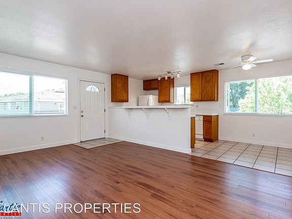 3rd image of 204 Coy Dr APT 04