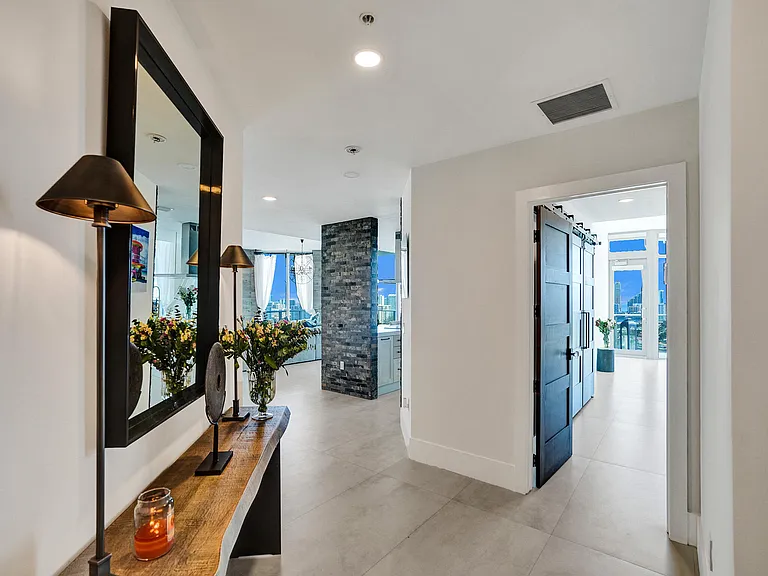 17301 Biscayne Blvd — Photo 3