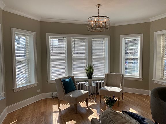 2nd image of 1524 W Thorndale Ave #2