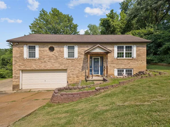 5004 Scenicwood Dr, Imperial, MO 63052