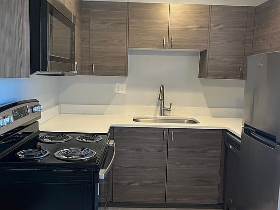 2nd image of 20 S Pennsylvania St #7