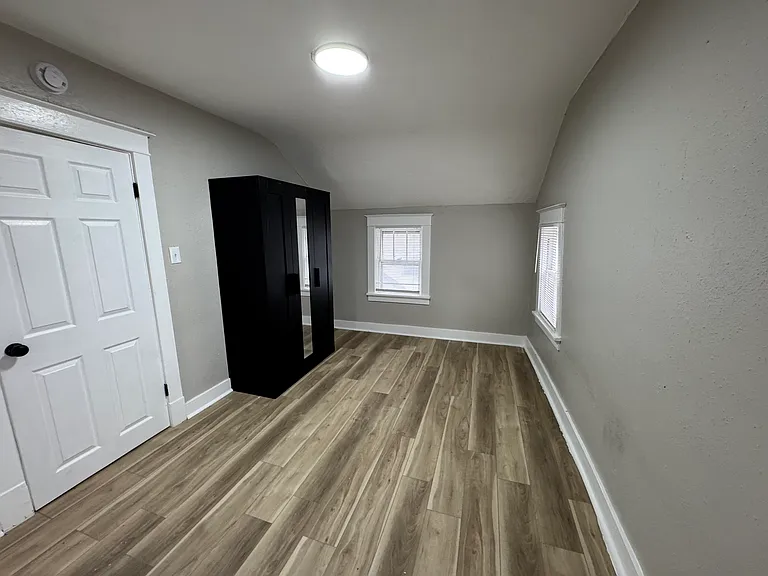 4015 Oakwood Ave — Photo 3