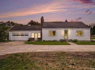 3701 Clintonville Rd, Waterford, MI 48329