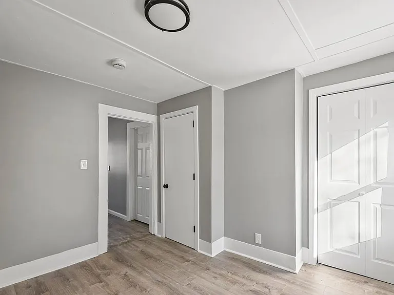 1-2 Monteleone Pl — Photo 7