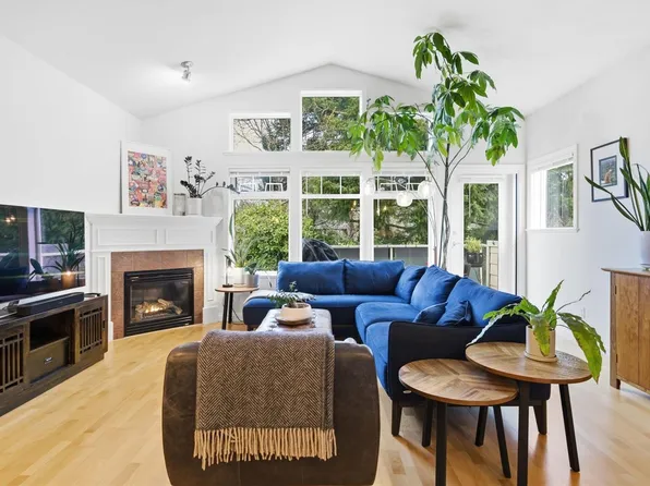 850 Parklands Dr #75, Esquimalt, BC V9A 7L9