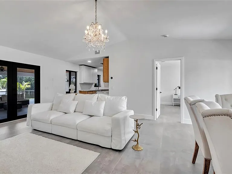 15180 Lyneburg Ave — Photo 3