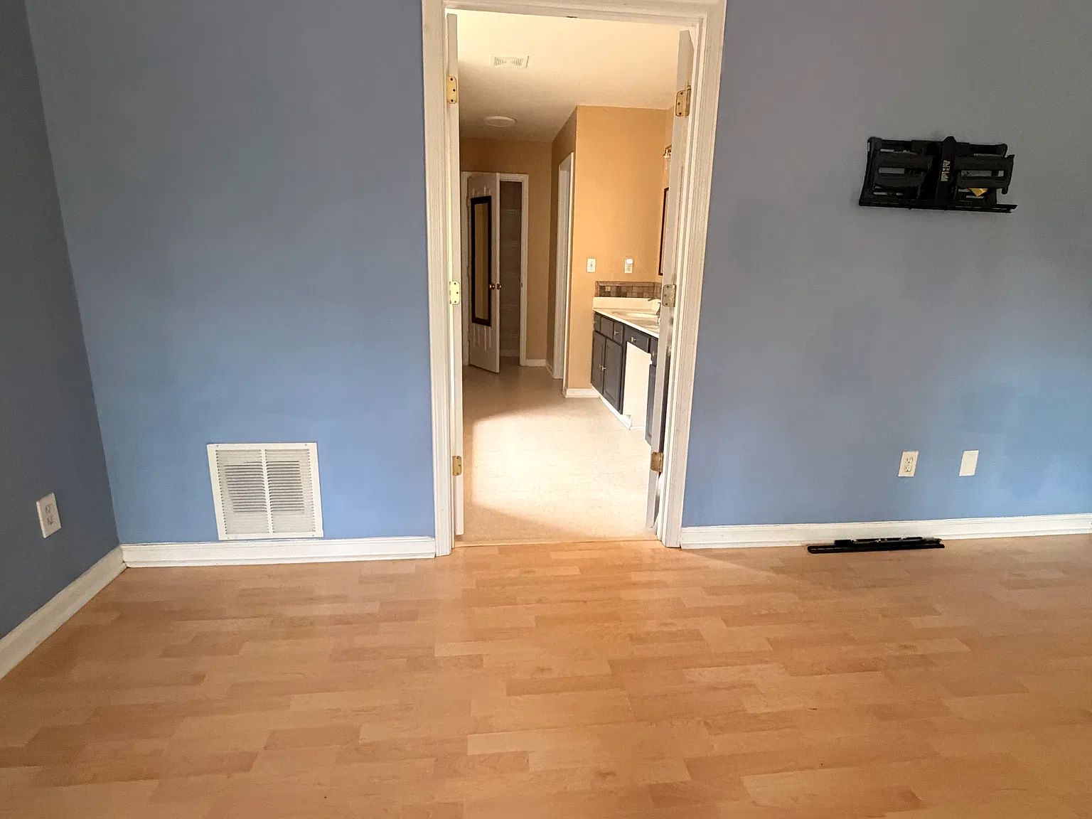 4 bed, 2604 sqft, $2,500 — Photo 4