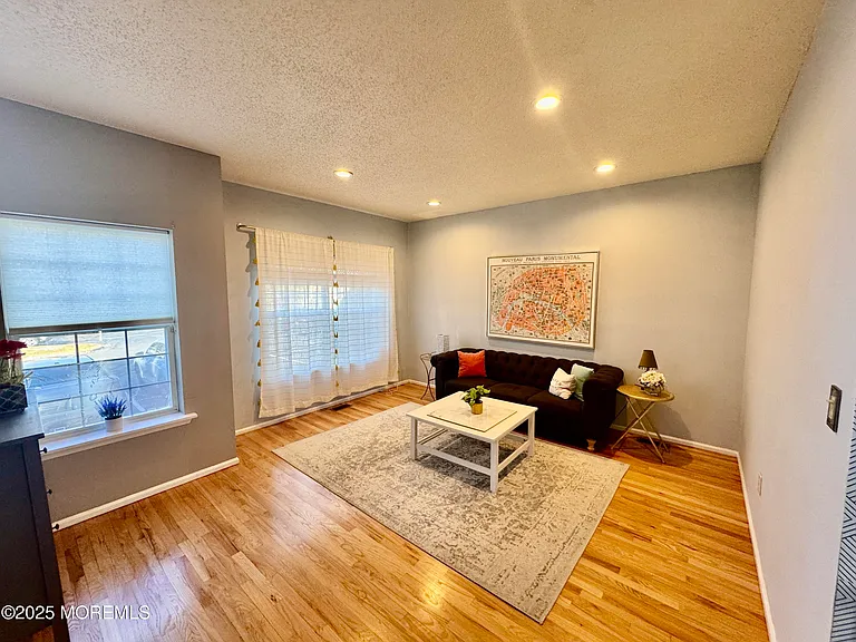 113 Richmond Ct N #67 — Photo 2