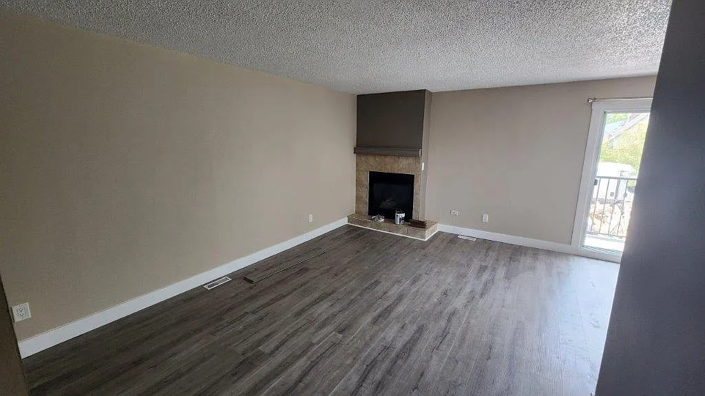 3 bed, 880 sqft, $1,675 — Photo 1
