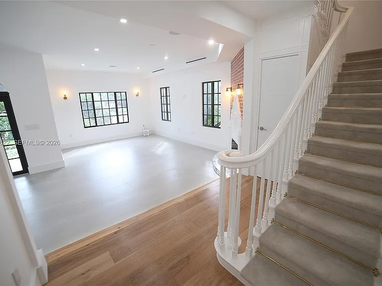 1345 Hollywood Blvd — Photo 20