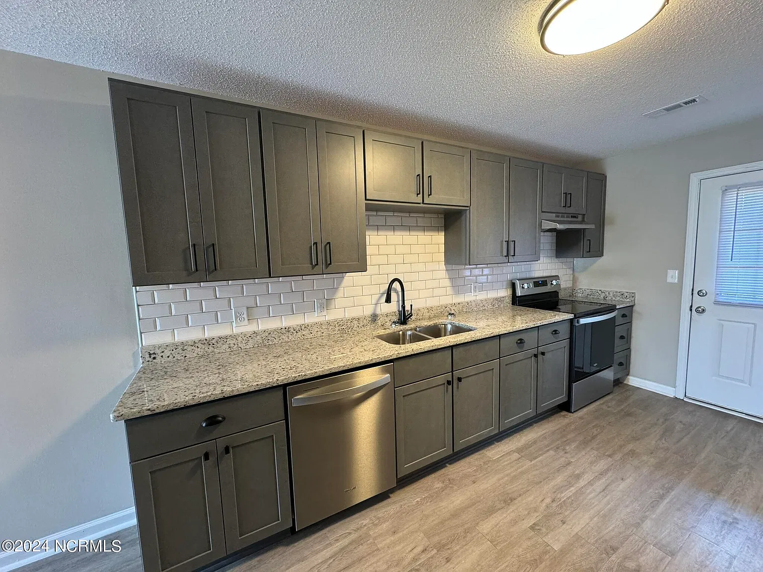 2 bed, 1.0 bath, 720 sqft, $1,100 — Photo 3