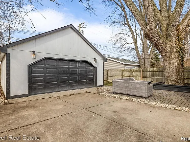 16244 Kirkshire Ave — Photo 6