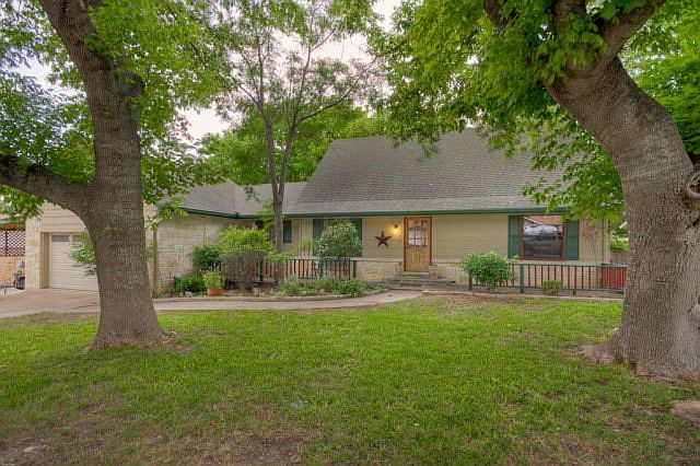 1st image of 526 Valley Dr