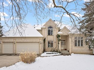 822 Queens Gate Cir, Sugar Grove, IL 60554