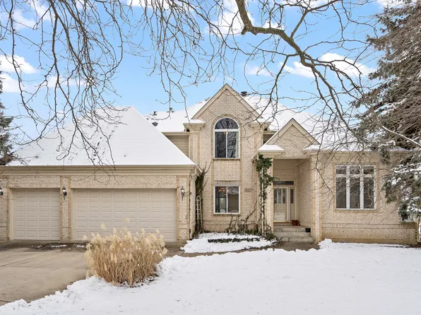 822 Queens Gate Cir, Sugar Grove, IL 60554