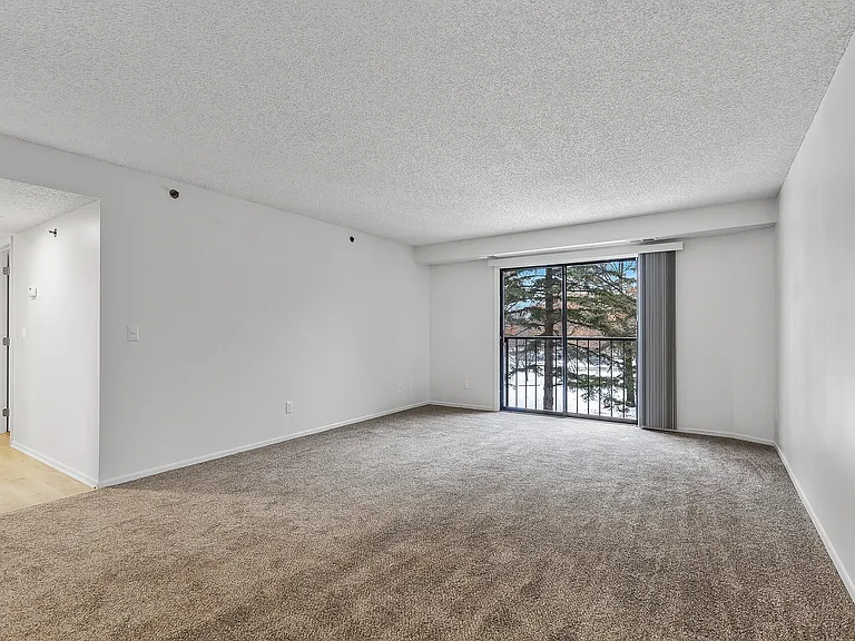 Oak Pointe Apartments — Photo 43