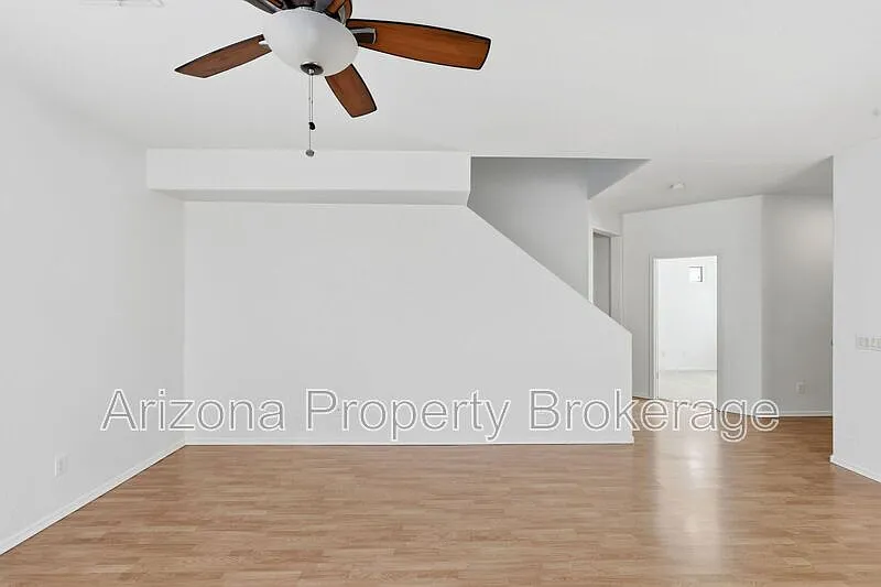 3 bed, 2.5 bath, 1560 sqft, $2,095 — Photo 3