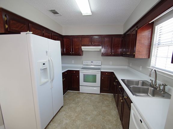 Kitchen- Refrigerator Inluded