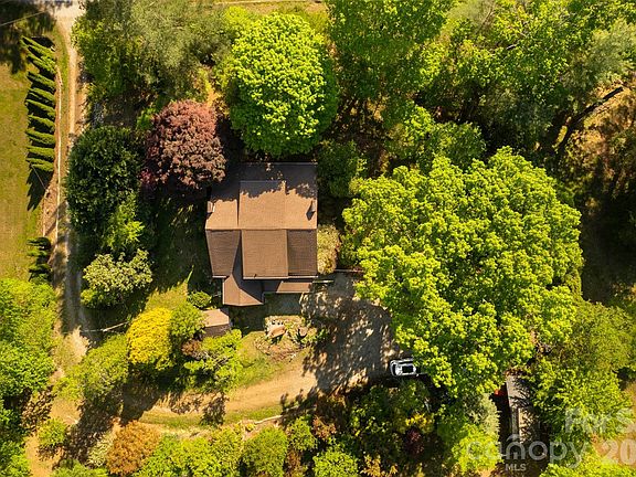 4th image of 484 Yancey Rd