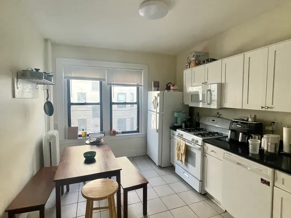 118 Hemenway St APT 1F, Boston, MA 02115