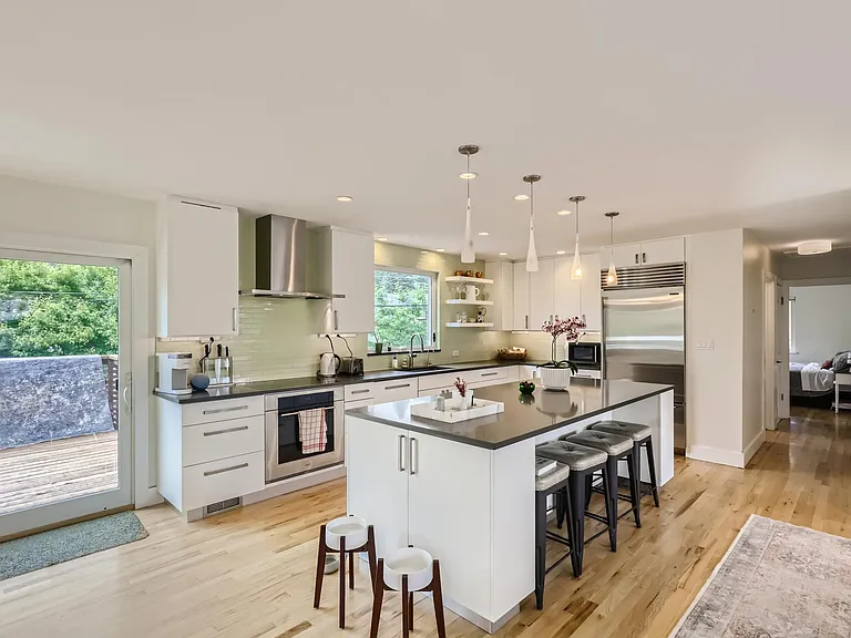 3210 Emerson Ave — Photo 3