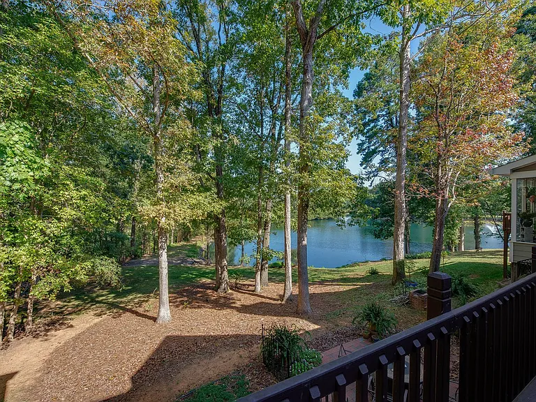 9006 Saint Thomas Ln — Photo 41