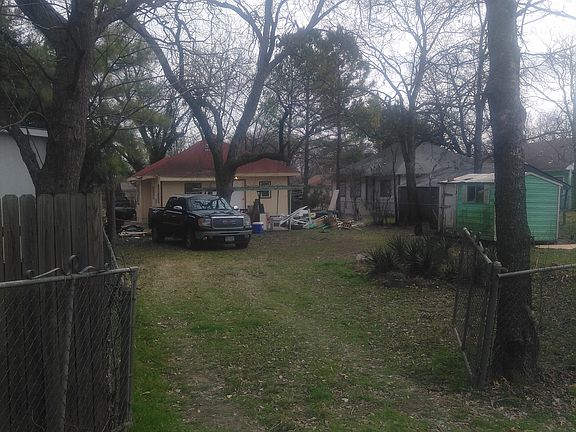 Huge open Backyard, fenced