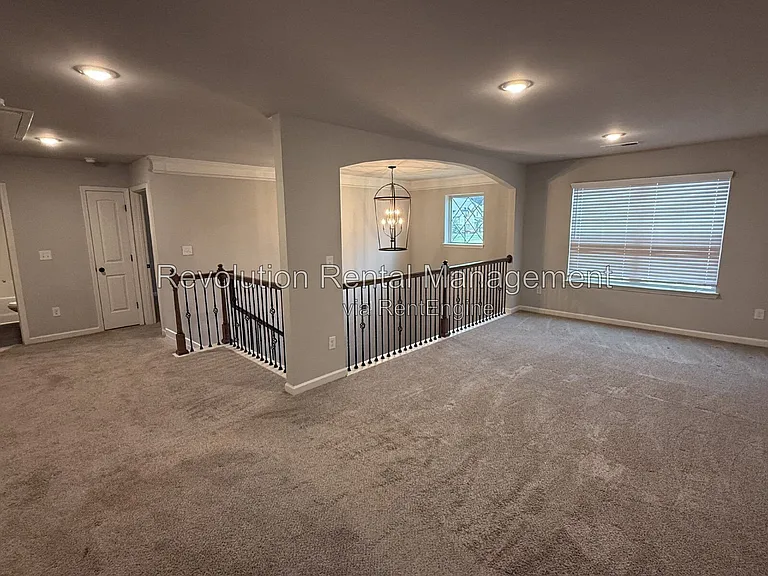1009 Fable Ln — Photo 9