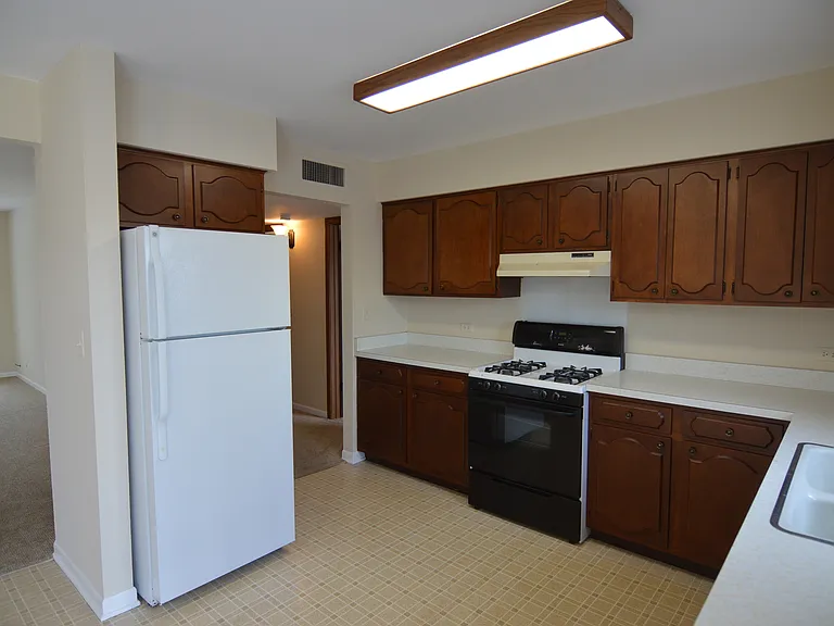 370 Eastern Ave #370 — Photo 3