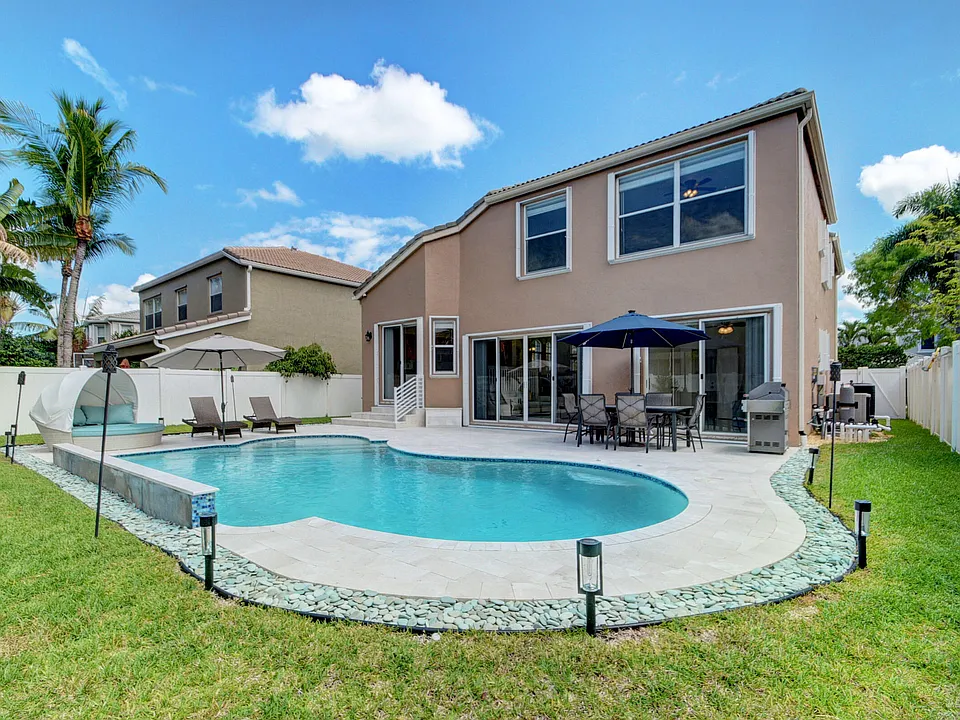 2418 Westmont Dr