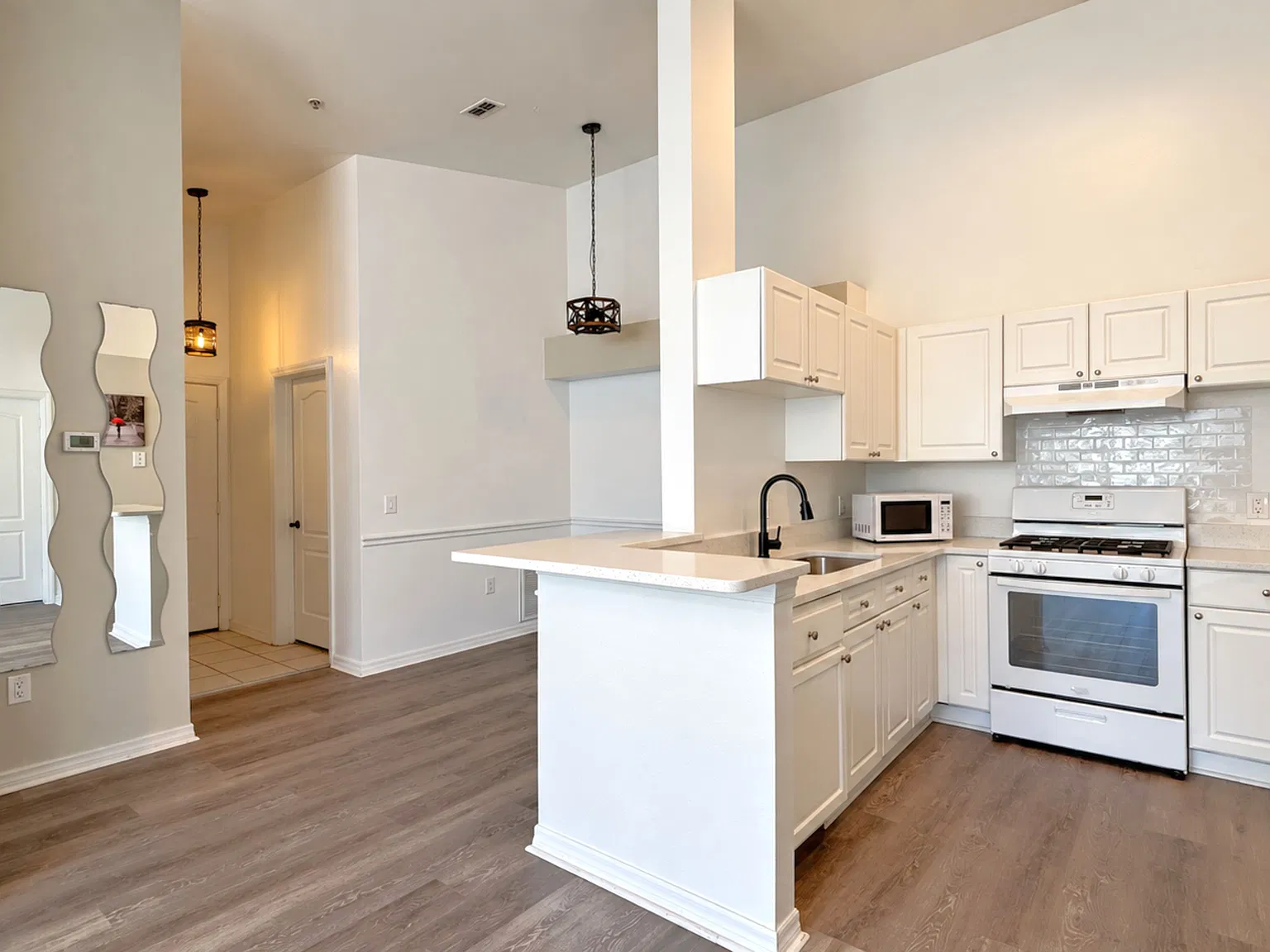 Resort-Style Living! Stunning 2-Bed, 2-Bath Condo in MetroWest | Move-in Ready! — Photo 4