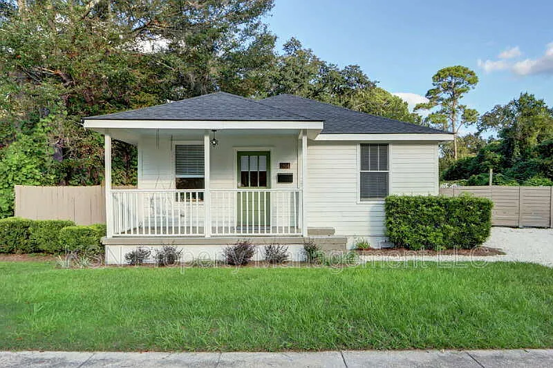 3 bed, 2.0 bath, 1528 sqft, $2,950 — Photo 2