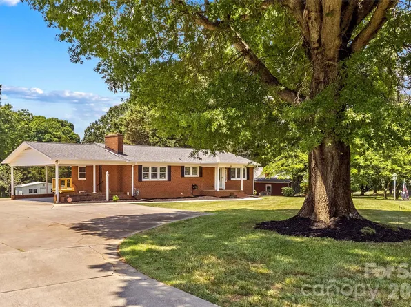 946 Shearers Rd, Mooresville, NC 28115