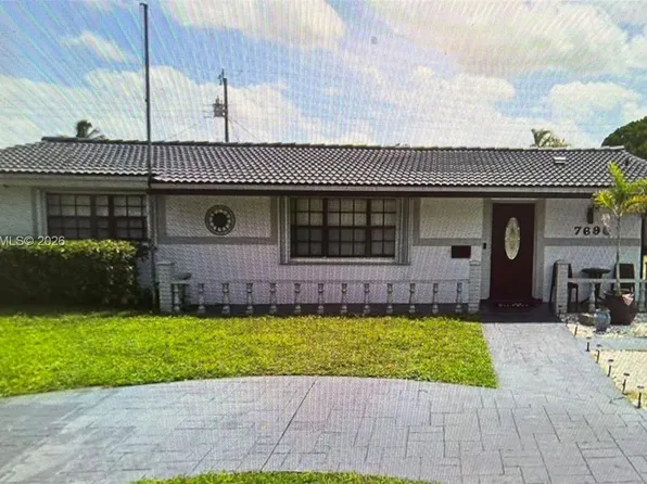 7690 NW 16th Ct, Pembroke Pines, FL 33024