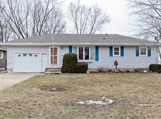 624 E Prospect St, Manchester, IA 52057