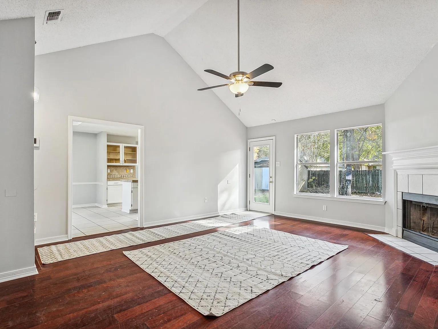 2347 Biron St — Photo 2