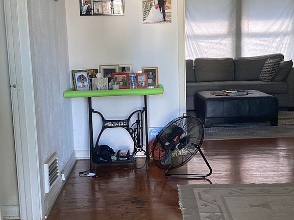 4th image of 618 SANTA MONICA ST