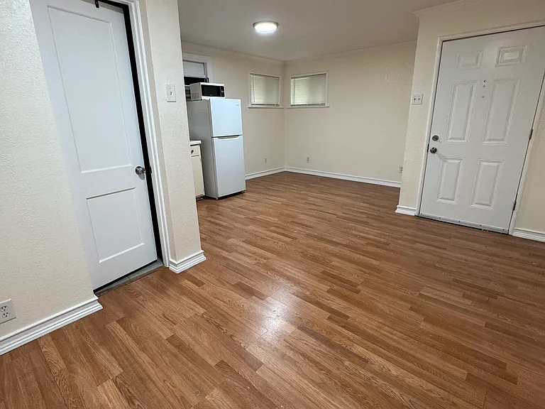3824 Gramercy St — Photo 2