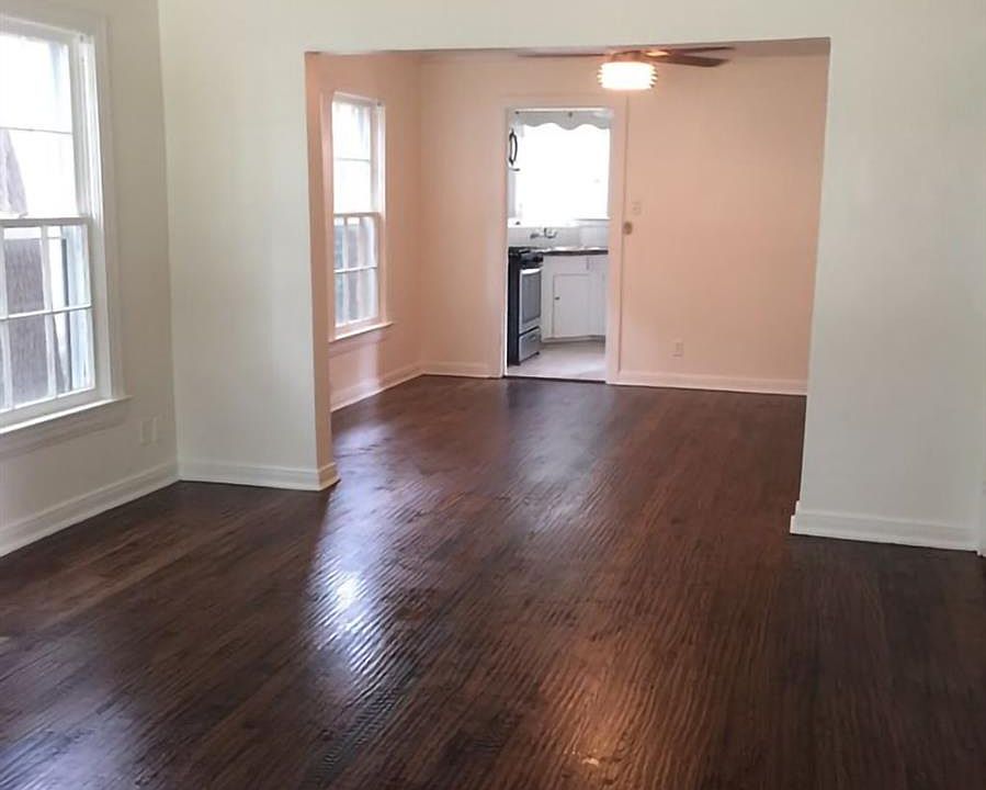 2nd image of 4404 Glenwick Ln
