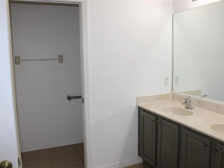 339 Mariners Gate Dr — Photo 17