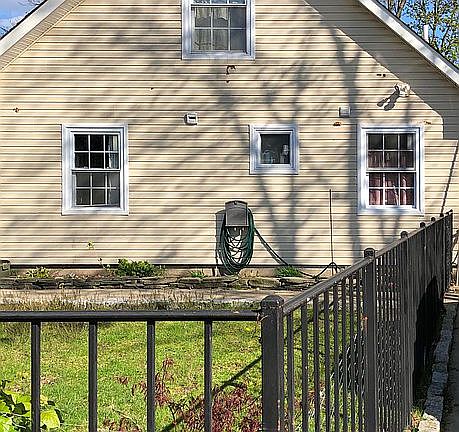 4th image of 37 Maplewood Dr