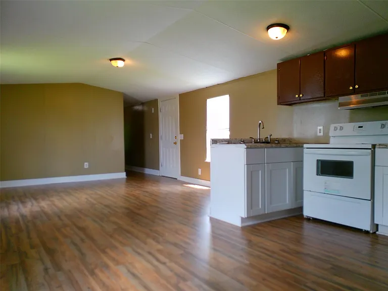 2501 McDonald Rd — Photo 5