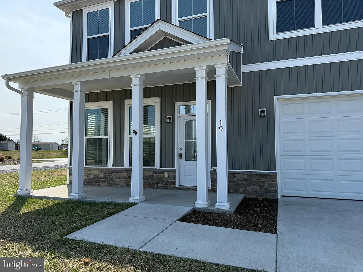 5 bed, 2160 sqft, $2,500 — Photo 4