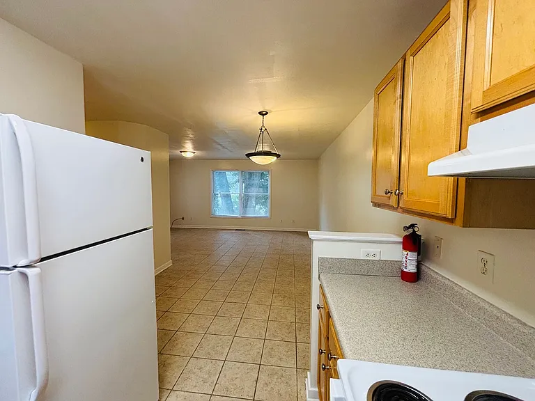 242 Virginia St — Photo 6