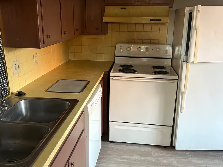 2385 S Erie Ave — Photo 17