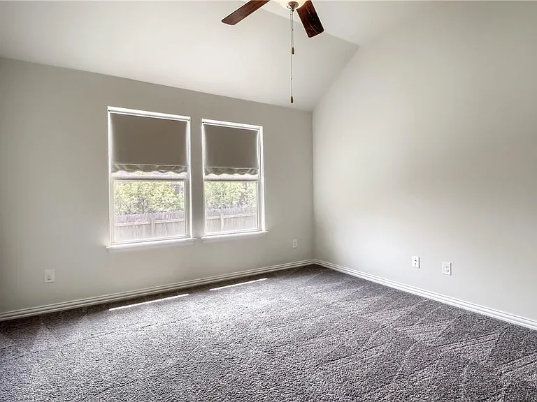 2813 Waterson St — Photo 27