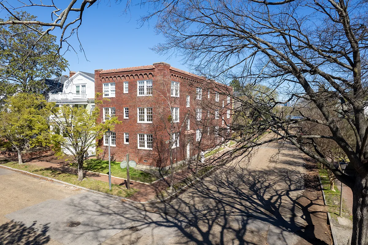 Building Photo - 320 Dinwiddie St